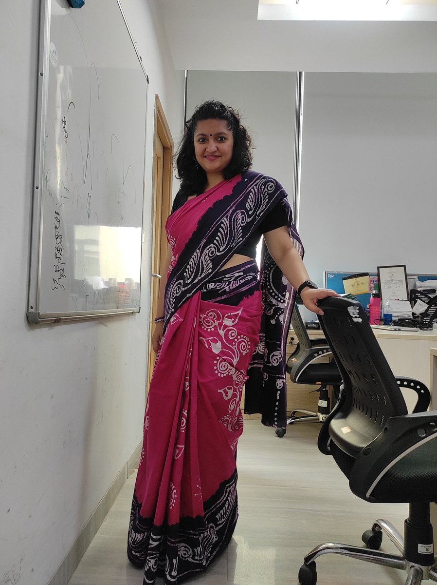 thisdivinelight's tweet photo. I'm a Punjabi kudi wearing a Bengali drape and a saree pin from Chennai. Also, chiffons and crepes are easy drapes. Talk to me about prowess once you've mastered the art of properly tying a regular cotton saree  without being late to work. #Indian #sareelovers #CulturalHeritage https://t.co/DpMvEO4gl2