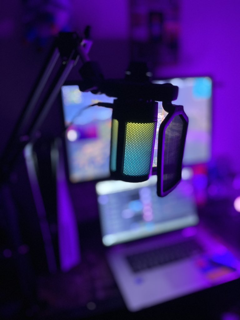 jimmymoula905's tweet photo. Some new views of my new mic! 🥰❤️🔥 check out what they have to offer @ https://t.co/h5SIRHMMf4 (for CAN, US & UK) #fifine #fifinemircophone #fifinetechnology #fifinegaming #fifineampliGame #ampligameA6T #AmpligameA6T https://t.co/BAawMhbH1H