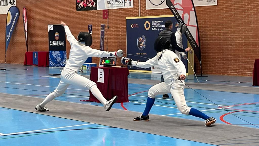 uniriojaDeporte's tweet photo. 🥉 ¡Segunda medalla para @unirioja en los Campeonatos de España Universitarios!

El estudiante de Educación Primaria Víctor López Garrido ha logrado el bronce hoy en @UBUEstudiantes.

🤺 El otro representante de la UR, Jacobo Ruiz Calleja, ha finalizado 12º.

¡Enhorabuena! https://t.co/XYArLu7tGK