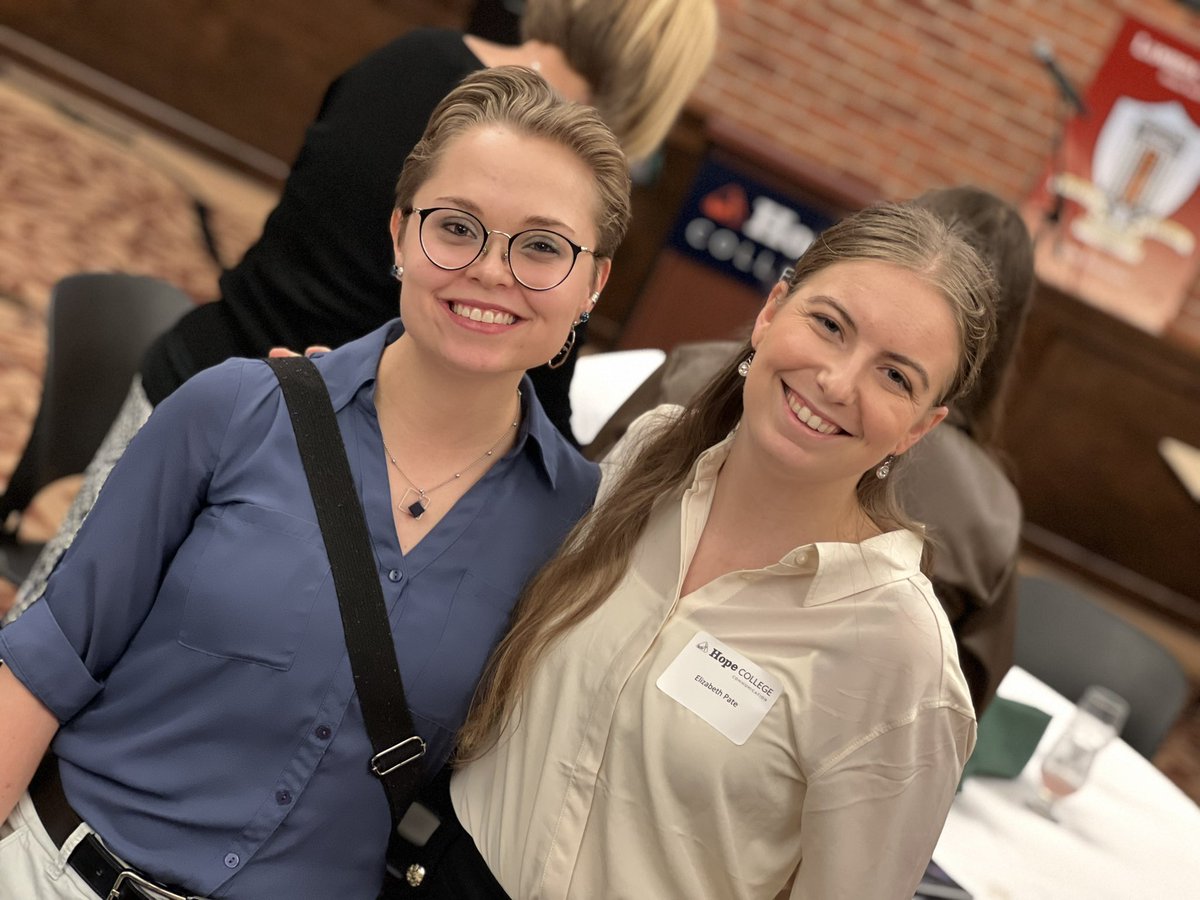 hopecommdept's tweet photo. Loved celebrating all @hopecommdept students at our End of Year Celebration. We’re proud of your achievements & we salute you for finishing another great year. Dig these snaps from last night’s fun! 🧡💙 @HopeCollege #HopeForward #GoHope #Communication #CommTwitter https://t.co/zJsHVrZ5Do