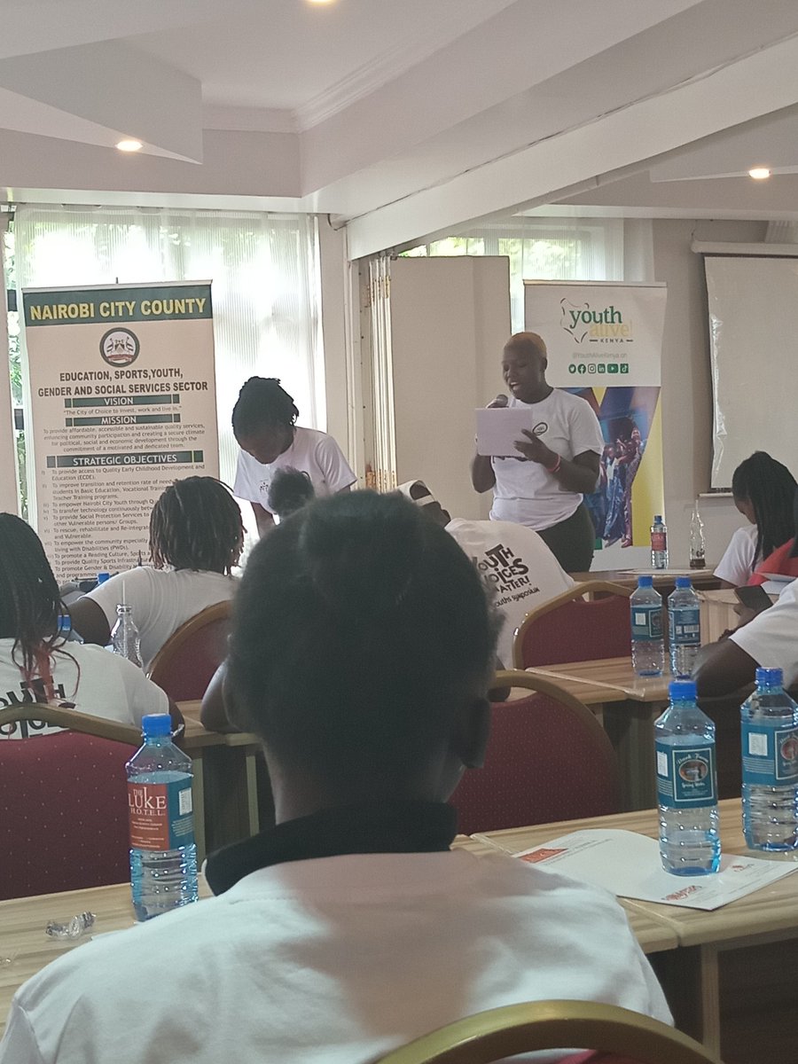 Lavende_akinyi's tweet photo. It is important for the government officials to be part of youth symposium and talks so that they be able to directly get to understand what are the pressing issues affecting youths.
#tujibonge
@OS_YouthCenter 
@polycomdev 
@YouthAliveKenya 
@BrendaAwuor113 https://t.co/CVVMMT2Flt