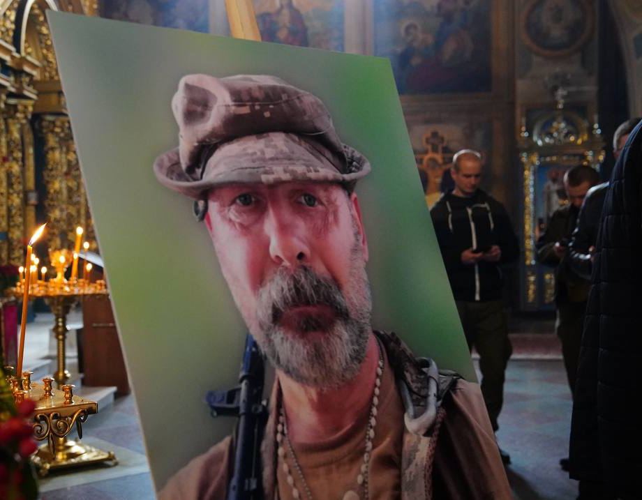 kardinal691's tweet photo. 🕯 In #Kiev, they say goodbye to the former people's deputy #Oleg_Barna, who died at the front
The farewell ceremony began at #St_Michael's Cathedral and will continue on #Independence_Square.
#Oleg_Barna died on April 17 near #Ugledar while performing a combat mission. https://t.co/DZjAlDXweR