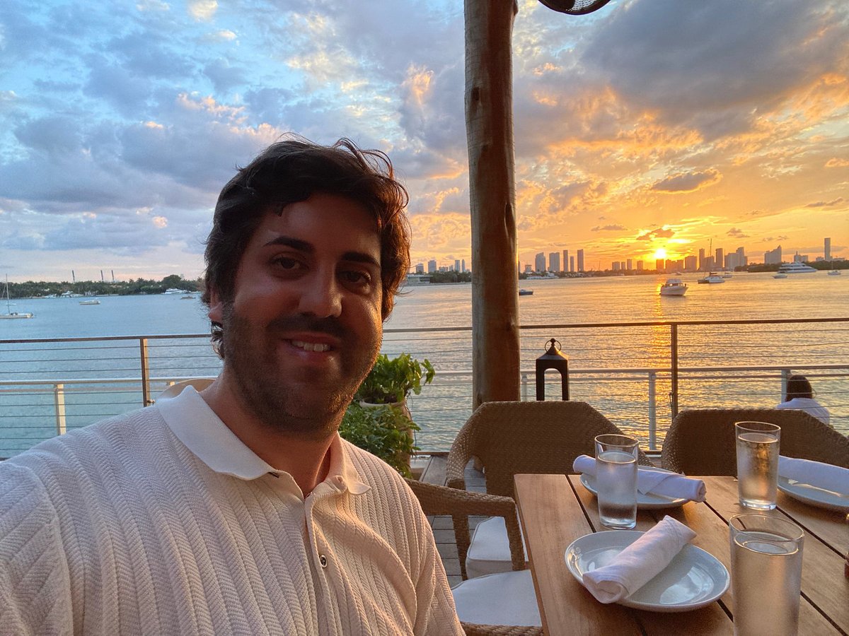 geekshubs's tweet photo. 𝗡𝘂𝗲𝘀𝘁𝗿𝗼 𝗖𝗘𝗢 está en 𝗠𝗶𝗮𝗺𝗶 conociendo el #sectortech. 🌴 @sansanal: "Está siendo una semana intensa de trabajo pero muy inspiradora." Gracias a la misión #startup a Miami organizada por @Startup_VLC a través de Hospitality Ventures por esta oportunidad. https://t.co/mCefYd0bxM