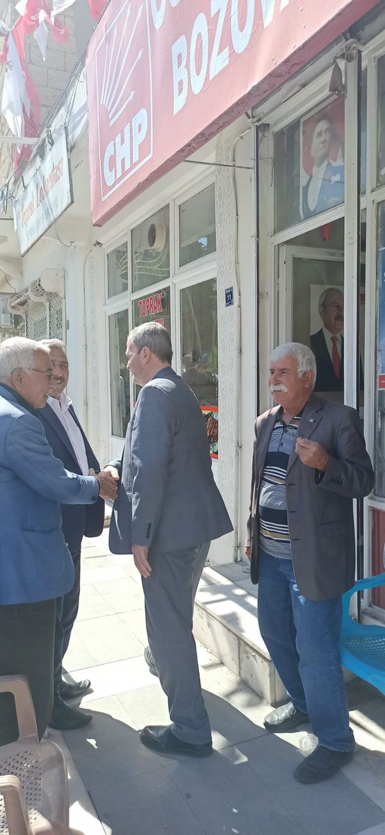 Tüm insanlığın kardeş olduğu bayramların ümidiyle.
İlçe başkanlığımızda bayram buluşmamızdan birkaç kare .
#bayram 
#Bayram14Mayısta