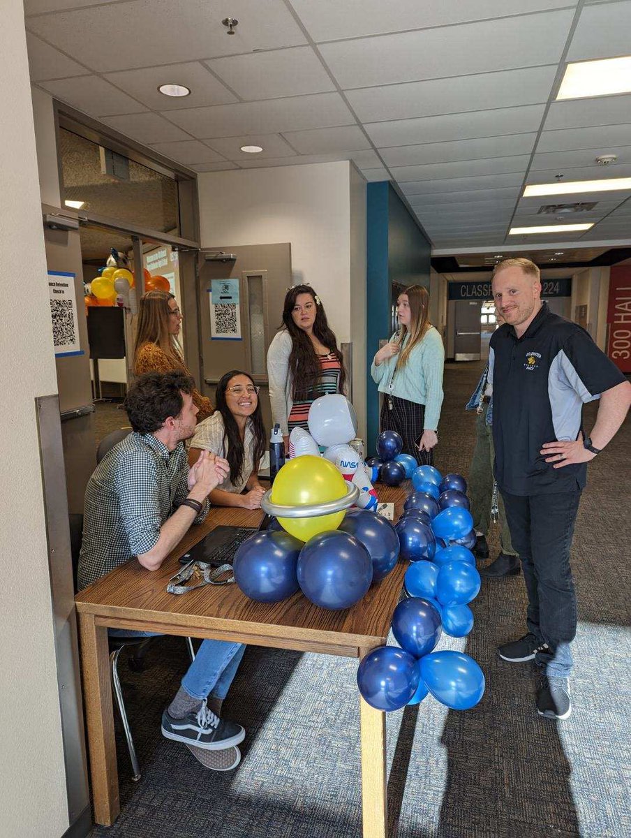 BGHS_DVUSD's tweet photo. BGHS Math Integration Bee 2023- Fun was had by all!  Thank you Mr. Martin and BGHS for hosting!  These kids are wicked smart! #extraordinary #greatnesswithin @DVUSD @DrFinchDVUSD @BghsIb @goldwateryrbook @BG_DECA @thinkLawUS https://t.co/OwRA6awJm5
