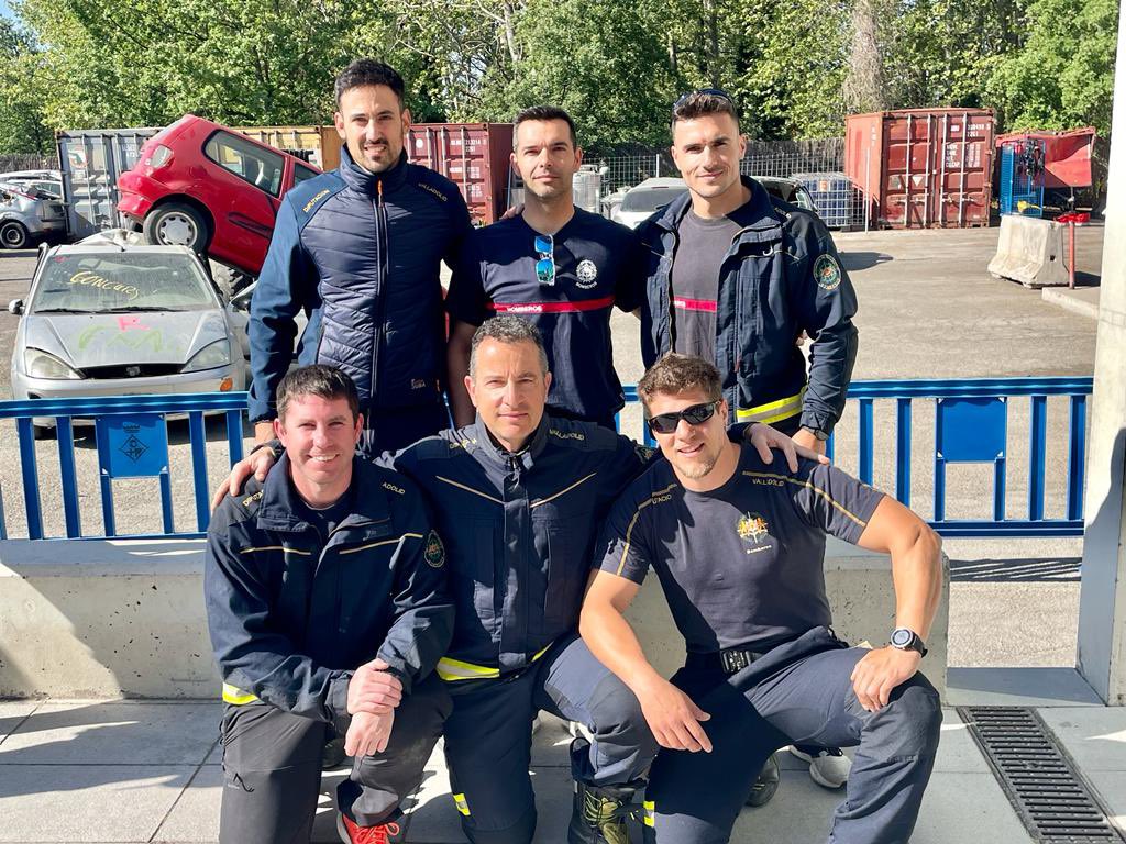 BomberosDip_VLL's tweet photo. 🧑🏽‍🚒 Hemos participado en el Campeonato Interno de Equipos de Rescate en Accidentes de Tráfico en Cataluña. 

🚒 Esta competición es una fuente de prácticas como primeros intervinientes en los accidentes de tráfico.

➕ Sumamos experiencia para dar un buen servicio al ciudadano. https://t.co/LtCnYhUtuz