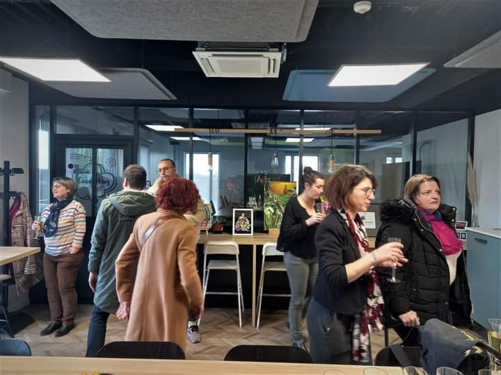 lerubixco's tweet photo. [EXPO JUSQU'AU 12 MAI AU RUBIXCO👩‍🎨]
On vous dévoile quelques 📸 du vernissage de vendredi dernier 🤩

Le Rubixco accueille les œuvres hautes en couleurs de @sabrinavannier.art jusqu'au 12 mai prochain. En entrée libre, du lundi au vendredi.

À bientôt 😉

#artwork #Innovation https://t.co/GZqfipYR5W
