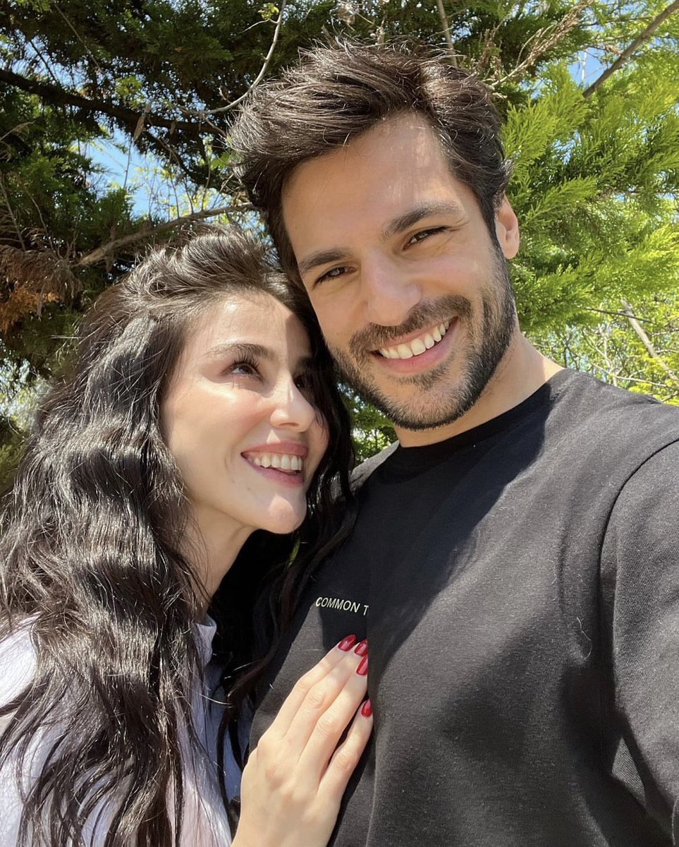 francyb09's tweet photo. Non c’è nulla da fare… saranno sempre la perfezione e l’amore 🤍🤍🤍 
#ÖzSer https://t.co/3souVTXDs5