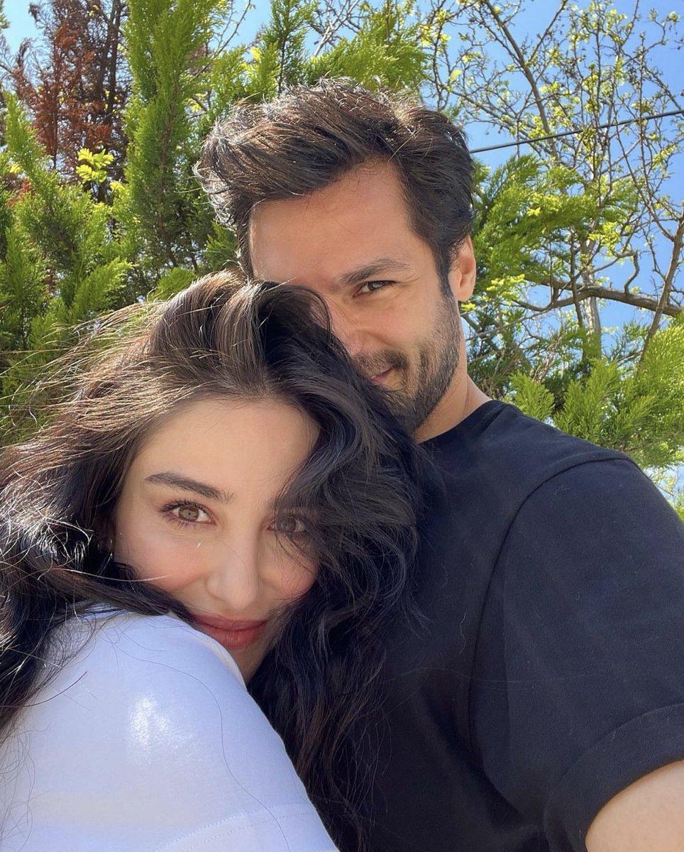 francyb09's tweet photo. Non c’è nulla da fare… saranno sempre la perfezione e l’amore 🤍🤍🤍 
#ÖzSer https://t.co/3souVTXDs5