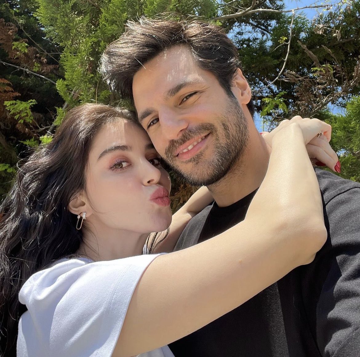 francyb09's tweet photo. Non c’è nulla da fare… saranno sempre la perfezione e l’amore 🤍🤍🤍 
#ÖzSer https://t.co/3souVTXDs5