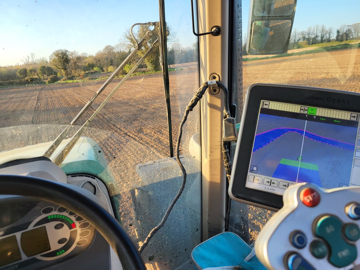 Applying <a href="/NextFertTipp/">N-xt Fertilizers Templetuohy</a> 16-3 + Na &amp; B ahead of sowing beet 
<a href="/NxtFertilizers/">N-xt Fertilizers NL</a> @ByrneAgri