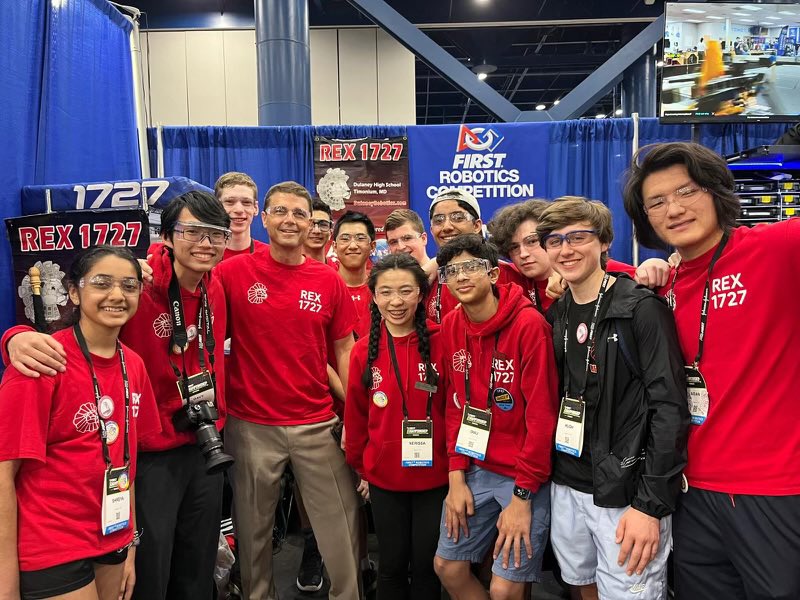 DelegateForbes's tweet photo. NASA astronaut and Dulaney High School graduate Reid Wiseman visited with the school’s robotics team yesterday in Houston.

The team traveled there for the an international robotics competition. Commander Wiseman was generous with his time and even signed the team’s robot! https://t.co/hnBwdUChLP