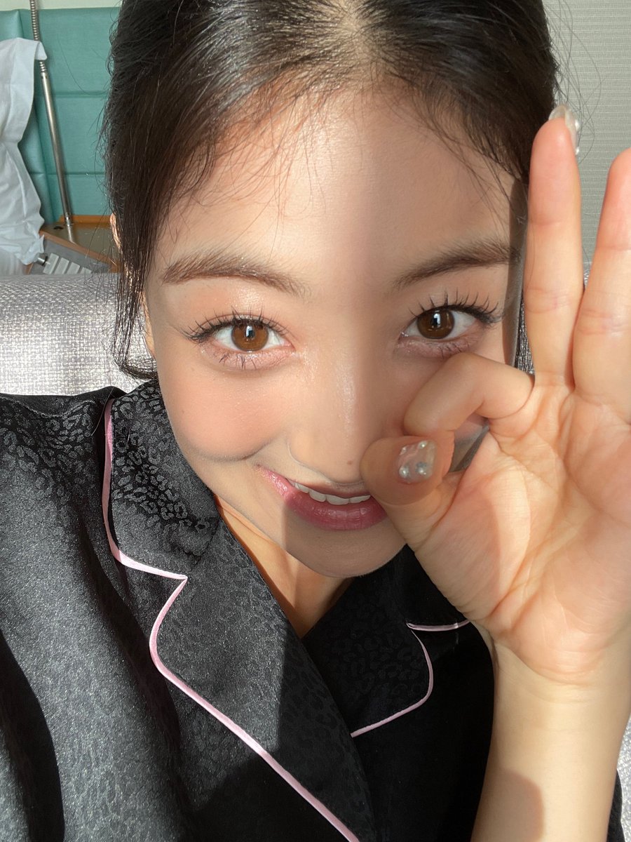 kkumoni's tweet photo. im a fan of jihyo ’s big brown eyes https://t.co/HAswtZ06fr