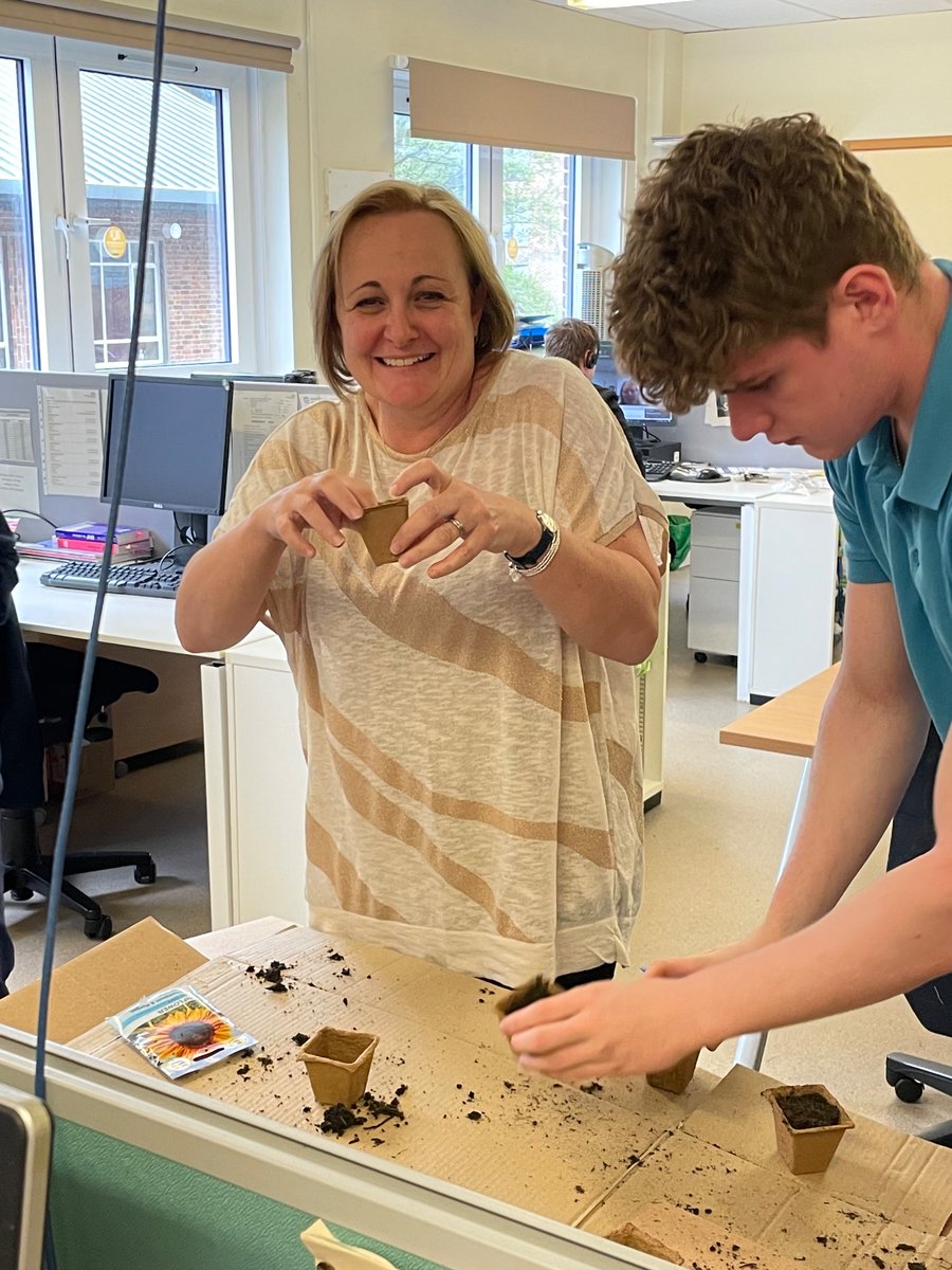 RHCH acute therapy team with some healthy competition growing Sunflowers. 
<a href="/epotterphysio/">Emma Potter</a> representing the SMT 
#acute #sunflowers #teambuilding #growingateam #NHSwellbeing