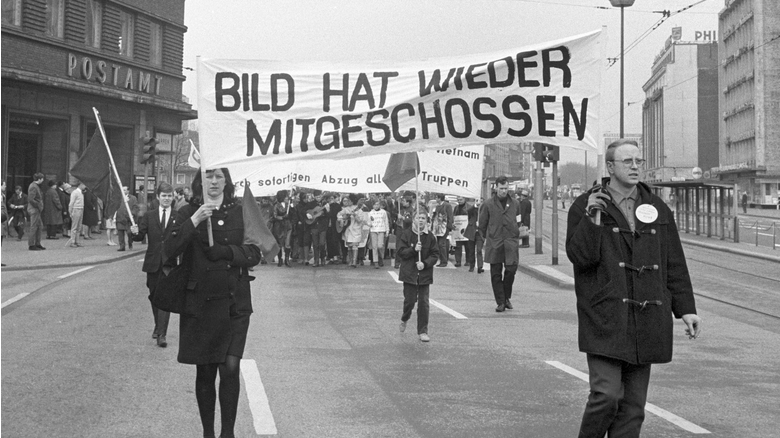 "Axel Springer schießt mit!"
Vergesst das nie...
#HaltDieFresseSpringerPresse #Döpfner