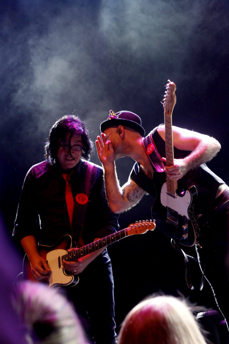 parlotones's tweet photo. What's he saying? https://t.co/G6Zff8cYO6