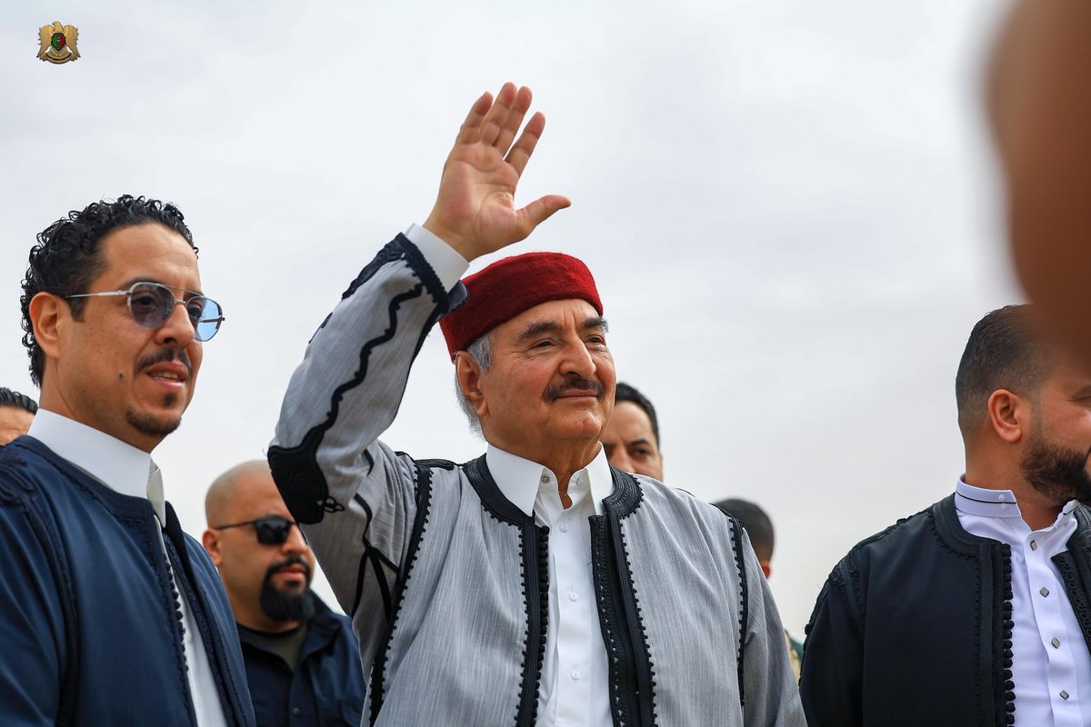 KhalifaAlabeidi's tweet photo. القائد العام المُشير خليفة حفتر يشارك شباب #بنغازي فرحتهم ويهنئهم بحلول عيد الفطر المُبارك. https://t.co/vH5dMa59XA