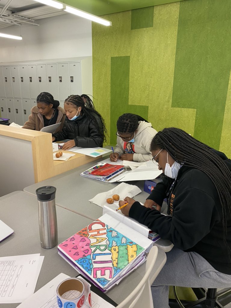 deerob55's tweet photo. JH AVID 8th graders enjoyed peer coaching 5th graders on Binder Organization! One School..One Binder. @JeffHoustonPK8 @ACPSk12 @AVID4College @Steelersjodie https://t.co/jKxDThfhis