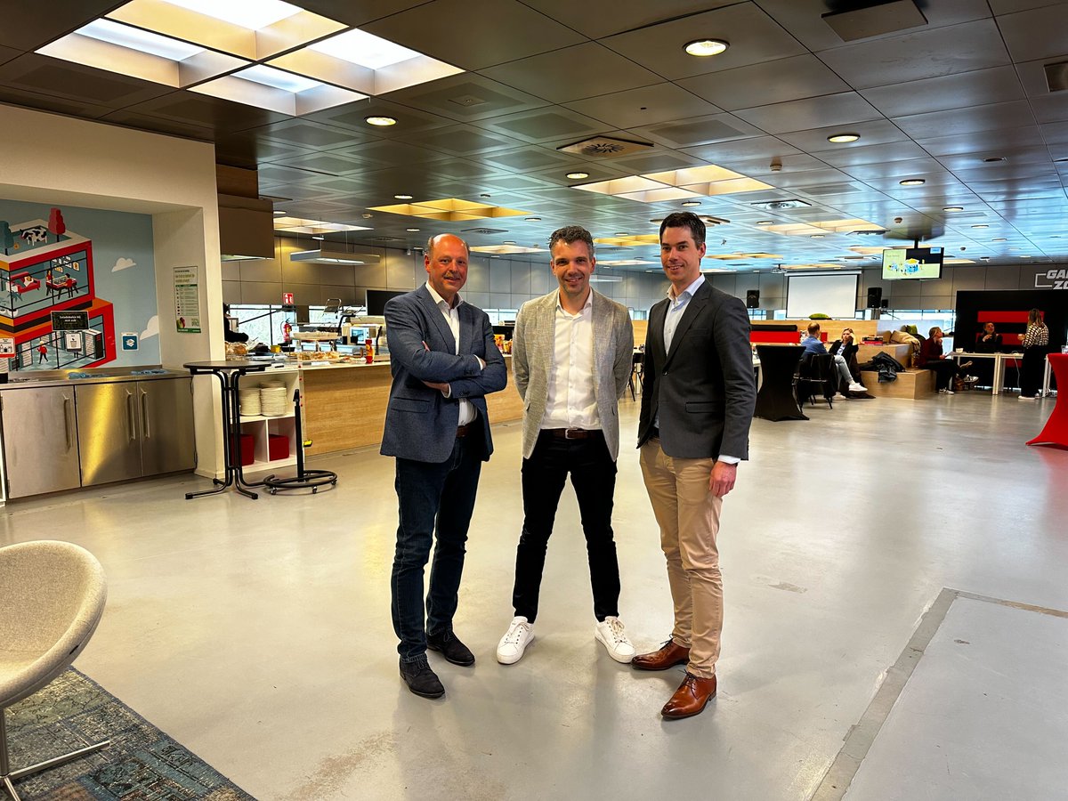 Omdat we samen met <a href="/FritomGroup/">Fritom Group</a> genomineerd zijn voor een Dutch Interactive Award mocht collega Bouke samen met Benny en Tamme van Fritom onze case pitchen voor de jury. 🤩 De uitslag? Die krijgen we 8 juni bij de DIA Awardshow. Moge de beste winnen! 🤞

#DutchInteractiveAwards