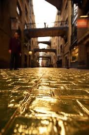 Knowledgepoint's tweet photo. 31 May 1578 Martin Frobisher sailed to Canada. Over time he brought home 1500 tons of 'gold ore'. It was merely worthless iron pyrite (fool's gold) later used to pave streets in London, leading to the myth that the streets of London were paved with gold. https://t.co/iq1i1y5yG2