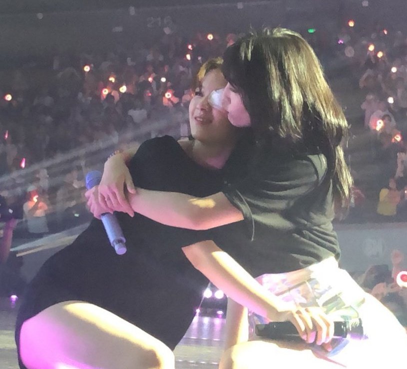 HourlyJeongmo's tweet photo. Love all Jeongyeon duos but JeongMo will always have a special place in my 💚 https://t.co/LFxHnnhIDE