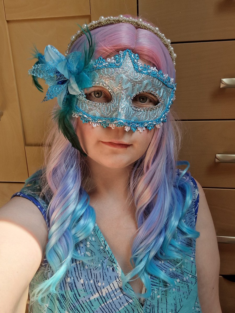 Kats_Korner_101's tweet photo. New vid - 22 and friendless
#newvid #NewVideo
#selfie #Friday #fridayafternoon #wig #bluemask #bluedress #YouTube
https://t.co/EJ5Yl3Rlbb https://t.co/0jUxPfPlpD