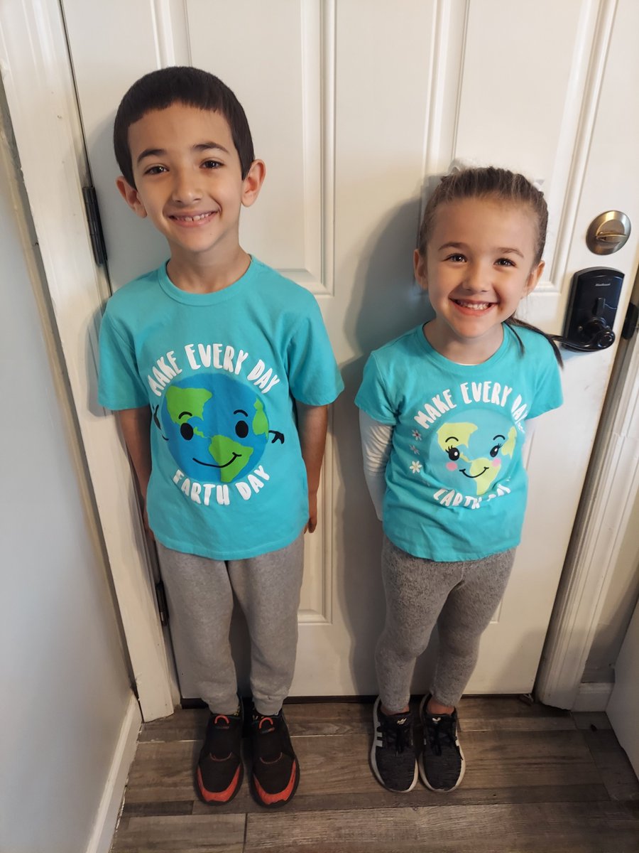 Because Earth Day is tomorrow... 🌎 <a href="/Hampton_Street/">Hampton Street</a> <a href="/MorrisonMineola/">Lisa Morrison</a> <a href="/MsGreene101/">Ms.Greene</a> <a href="/Leeweerichards/">Lisa Richards</a>