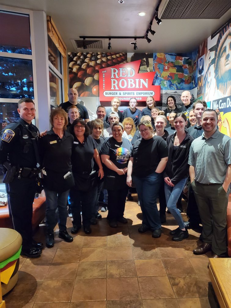 CTLETR's tweet photo. Thank you to the @PoliceEnfieldCT and everyone who came out to support their Tip-a-Cop last night at Red Robin! We appreciate your support of the #ctletr and @SOCTconnecticut! https://t.co/8pBLLPdBXd