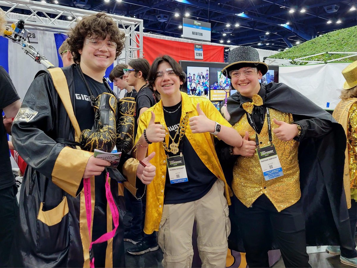 #FIRSTchamps A dreary, rainy Friday got you down? 7428 is shining bright and #puttingontheglitz at Newton today! Our favorite core value will ALWAYS be FUN! #walklikewoodie👟👟👟👟👟👟 <a href="/FIRSTweets/">FIRST</a> <a href="/FIRSTinAlabama/">FIRST in Alabama</a>