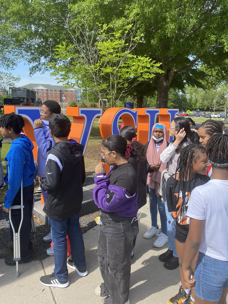 deerob55's tweet photo. JH AVID scholars had a beautiful day exploring Virginia State University’s campus.@JeffHoustonPK8 @Steelersjodie @AVID4College https://t.co/TzuMj0MUei