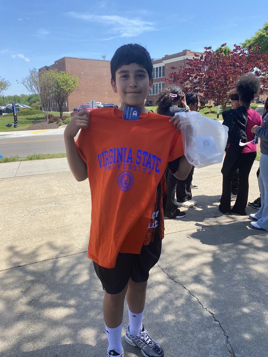 deerob55's tweet photo. JH AVID scholars had a beautiful day exploring Virginia State University’s campus.@JeffHoustonPK8 @Steelersjodie @AVID4College https://t.co/TzuMj0MUei