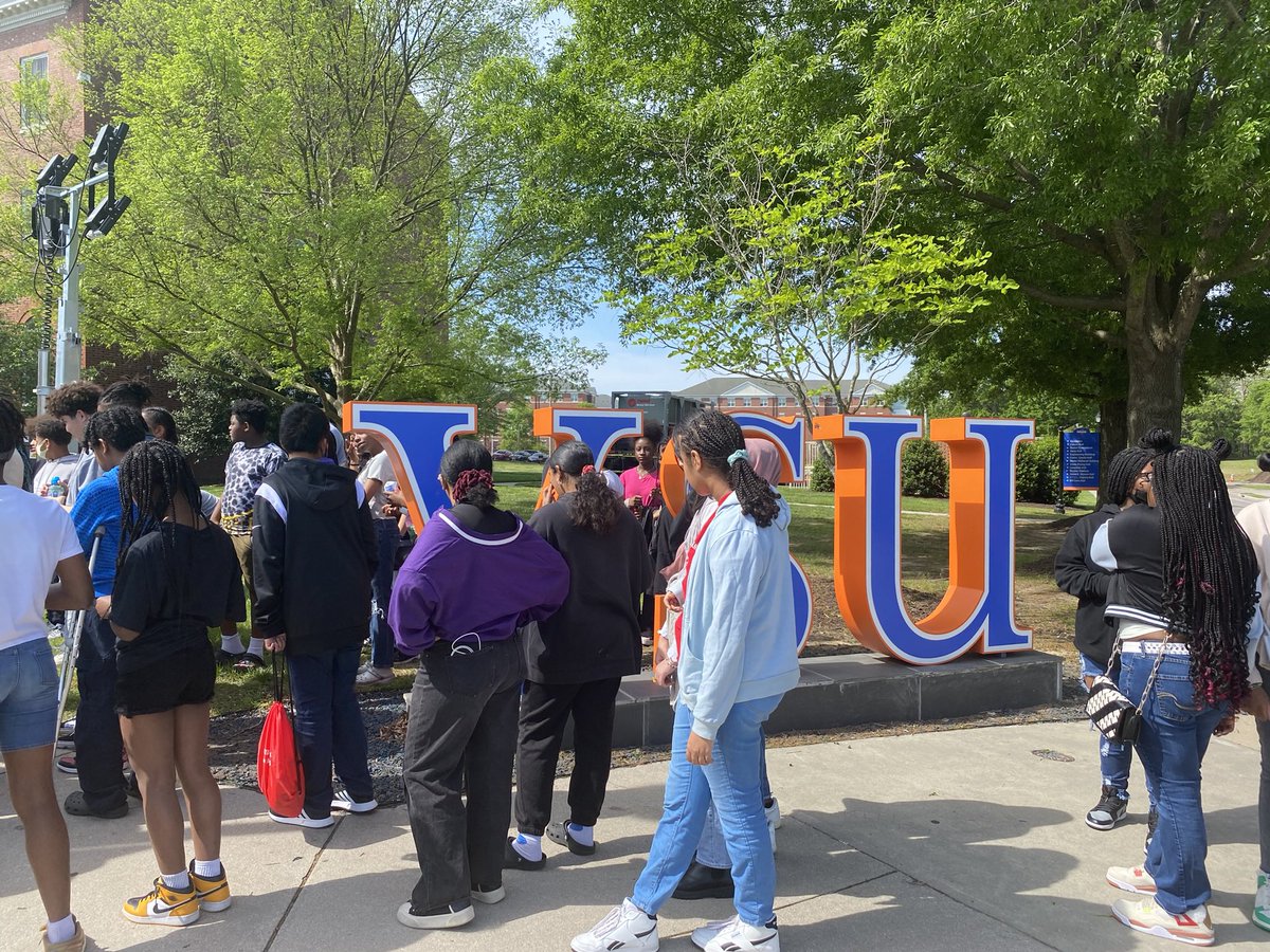 deerob55's tweet photo. JH AVID scholars had a beautiful day exploring Virginia State University’s campus.@JeffHoustonPK8 @Steelersjodie @AVID4College https://t.co/TzuMj0MUei