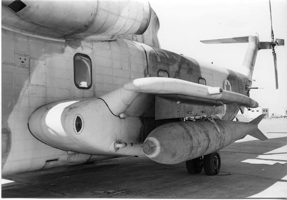 Boneyardsafari's tweet image. Did you know our Israeli colleagues came up with an interesting addition to the Super Stallion, we are curious about how bomb sight worked. #superstallion #ch53 #idf #israeliairforce #bigbomb #aviationsafari #aviationpreservation #boneyardsafari