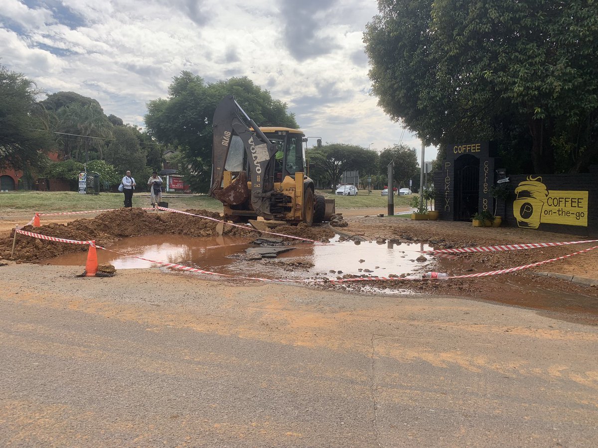 DuckyBruce's tweet photo. @CityTshwane you cut the water supply in Constantia Park but we can come to Duvernoy Street and watch it gush down the road and into the drain. Your workers are nowhere to be seen. The machine operator has been texting on their phone for the last 45 min. This since MONDAY. https://t.co/9mZd1BJZrN