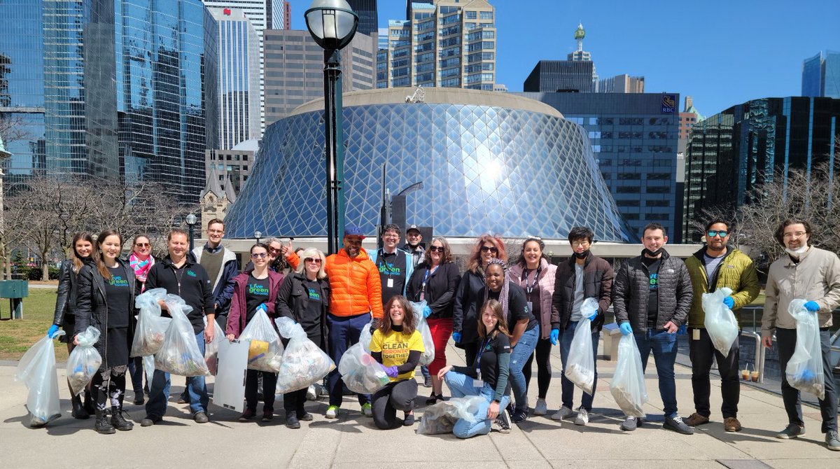 cityoftoronto's tweet image. Happy Friday! Today is the first day of the #CityOfTO community-wide annual spring cleanup, Clean Toronto Together. Tag @LiveGreenTO and share before &amp;amp; after photos of your cleanups. Here’s to a litter-free Toronto!