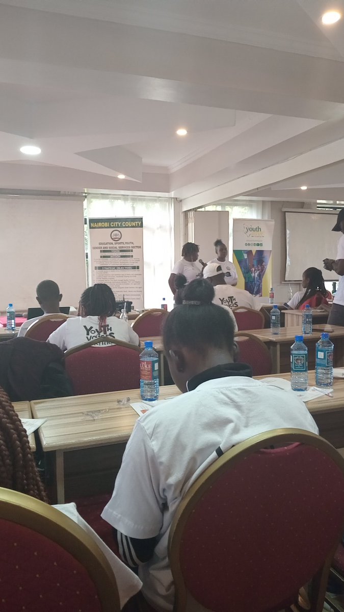 Lavende_akinyi's tweet photo. Community dialogue should be a continuous step to consider to help people be as per on matters HIV, Mental health and economic empowerment.
#Tujibonge
@OS_YouthCenter
@polycomdev
@CREAWKenya
@YouthAliveKenya https://t.co/H3fYo75Xw2
