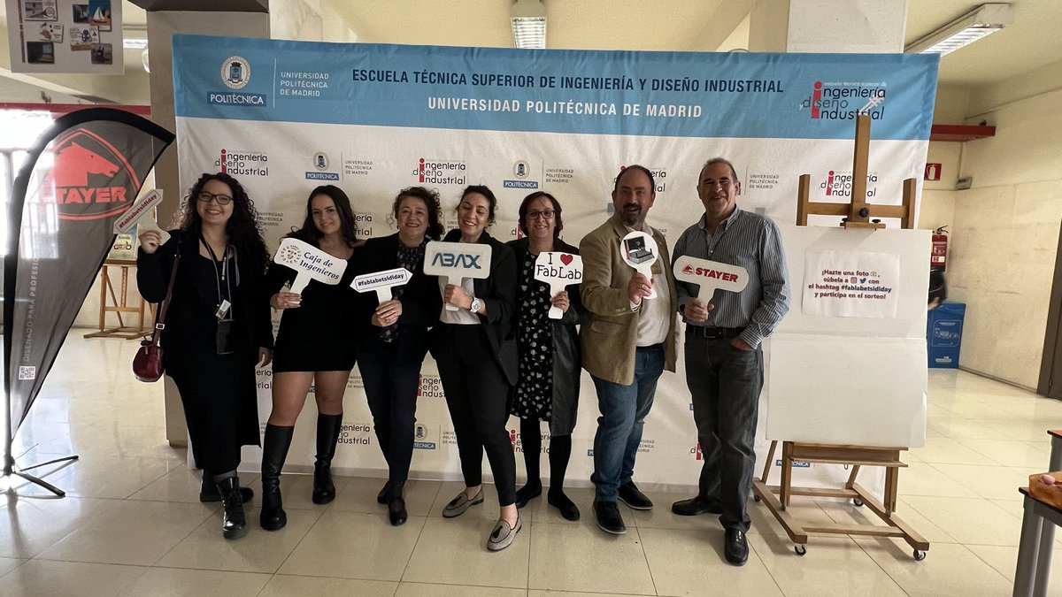 ETSIDI_UPM's tweet photo. Es #fablabetsididay recuerda subir una foto con el # y participar en el sorteo de una 🥗🍕🌮 en nuestra cafetería 🌬️🎂 #familiaetsidi https://t.co/0yGHjBIH19