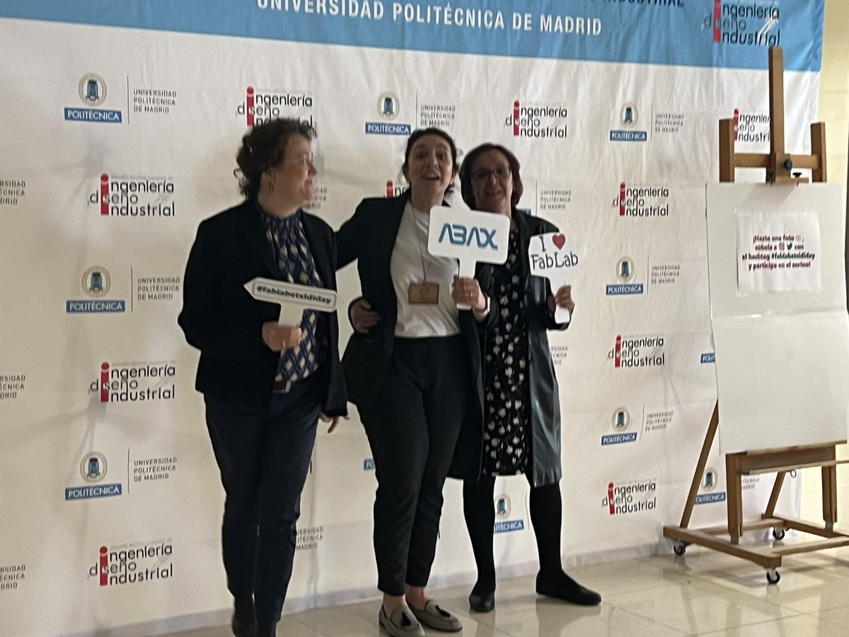 ETSIDI_UPM's tweet photo. Es #fablabetsididay recuerda subir una foto con el # y participar en el sorteo de una 🥗🍕🌮 en nuestra cafetería 🌬️🎂 #familiaetsidi https://t.co/0yGHjBIH19