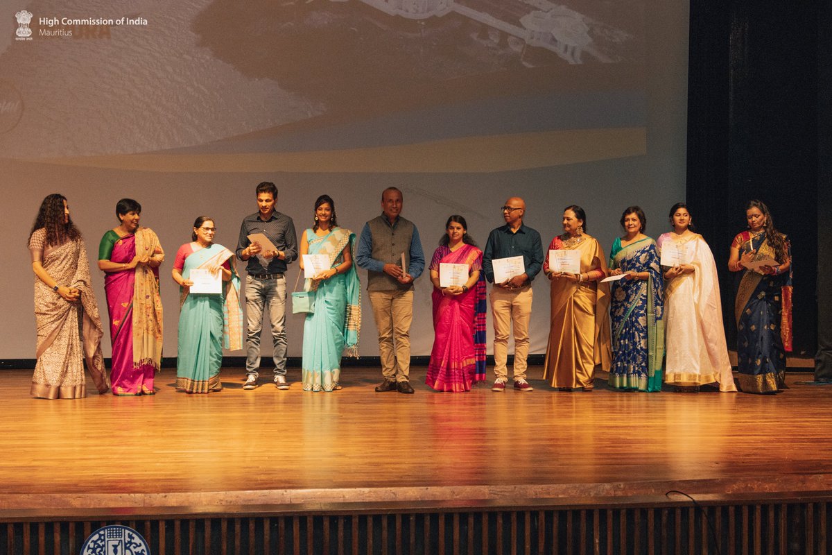 HCI_PortLouis's tweet photo. The @HCI_PortLouis in collaboration with Mauritius Broadcast Corporation organized a Felicitation Ceremony to mark the conclusion of the radio programme DARSHAN. The occasion was graced by Hon. VPM Leela Devi Dookun; Mrs. S.Luchmun Roy, Mrs. P. Teeluck & other dignitaries. (1/2) https://t.co/oOUpmKZKV6