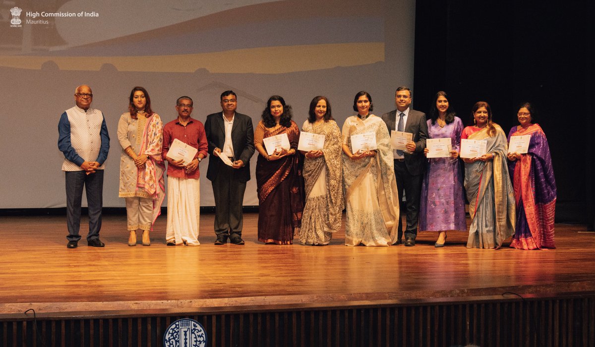 HCI_PortLouis's tweet photo. The @HCI_PortLouis in collaboration with Mauritius Broadcast Corporation organized a Felicitation Ceremony to mark the conclusion of the radio programme DARSHAN. The occasion was graced by Hon. VPM Leela Devi Dookun; Mrs. S.Luchmun Roy, Mrs. P. Teeluck & other dignitaries. (1/2) https://t.co/oOUpmKZKV6