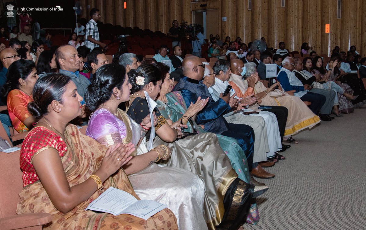 HCI_PortLouis's tweet photo. The @HCI_PortLouis in collaboration with Mauritius Broadcast Corporation organized a Felicitation Ceremony to mark the conclusion of the radio programme DARSHAN. The occasion was graced by Hon. VPM Leela Devi Dookun; Mrs. S.Luchmun Roy, Mrs. P. Teeluck & other dignitaries. (1/2) https://t.co/oOUpmKZKV6