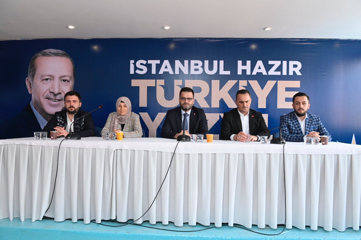 AKBeyoglu's tweet photo. İlçe Bayramlaşma Programımızı İlçe Başkanımız @Av_EnesOzkan, Belediye Başkanımız @haydaraliyildiz ve Teşkilat Mensuplarımızın katılımıyla İlçe Başkanlığımızda gerçekleştirdik.

#AdımAdımİstanbul https://t.co/fsHFlTHgyU