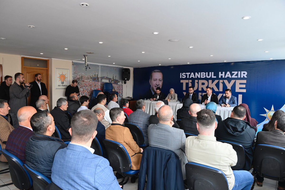 AKBeyoglu's tweet photo. İlçe Bayramlaşma Programımızı İlçe Başkanımız @Av_EnesOzkan, Belediye Başkanımız @haydaraliyildiz ve Teşkilat Mensuplarımızın katılımıyla İlçe Başkanlığımızda gerçekleştirdik.

#AdımAdımİstanbul https://t.co/fsHFlTHgyU