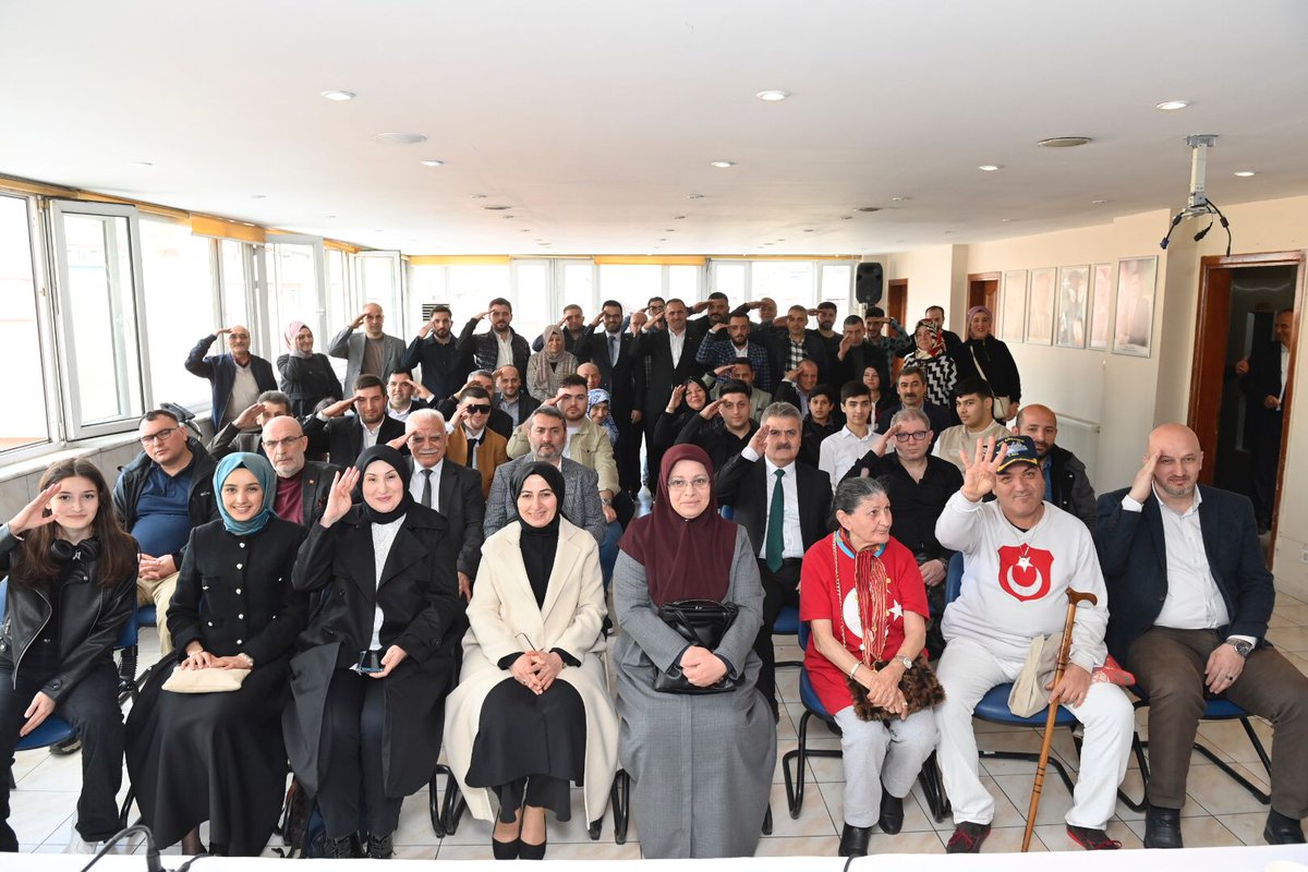 AKBeyoglu's tweet photo. İlçe Bayramlaşma Programımızı İlçe Başkanımız @Av_EnesOzkan, Belediye Başkanımız @haydaraliyildiz ve Teşkilat Mensuplarımızın katılımıyla İlçe Başkanlığımızda gerçekleştirdik.

#AdımAdımİstanbul https://t.co/fsHFlTHgyU