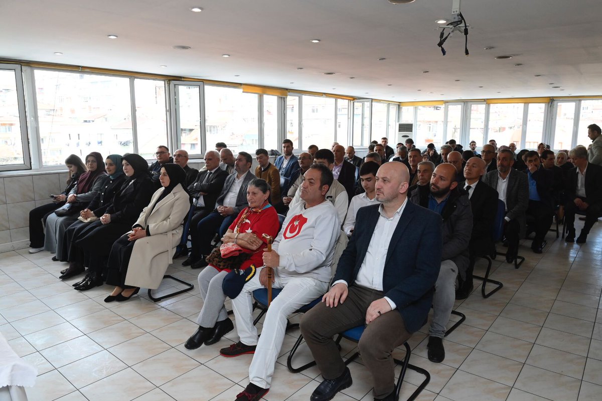 AKBeyoglu's tweet photo. İlçe Bayramlaşma Programımızı İlçe Başkanımız @Av_EnesOzkan, Belediye Başkanımız @haydaraliyildiz ve Teşkilat Mensuplarımızın katılımıyla İlçe Başkanlığımızda gerçekleştirdik.

#AdımAdımİstanbul https://t.co/fsHFlTHgyU