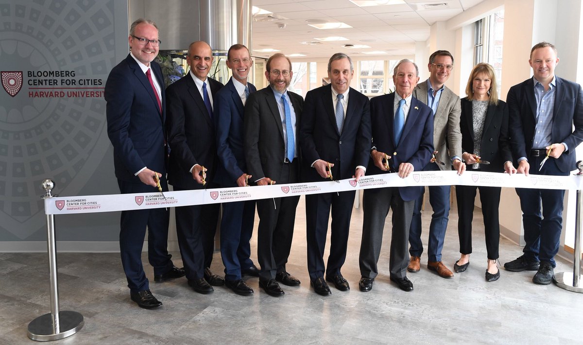 dmargalit's tweet photo. Great week at the Bloomberg @centerforcities
unveiling our home w/ @MikeBloomberg, his leadership team, Harvard leaders, mayors, faculty, students + our team

⭐️Read Mike’s remarks on City Hall capacity: https://t.co/taDOFUi21Z
⭐️See our home in the Globe: https://t.co/VAIJFGhkQs https://t.co/G2yppo0TZg
