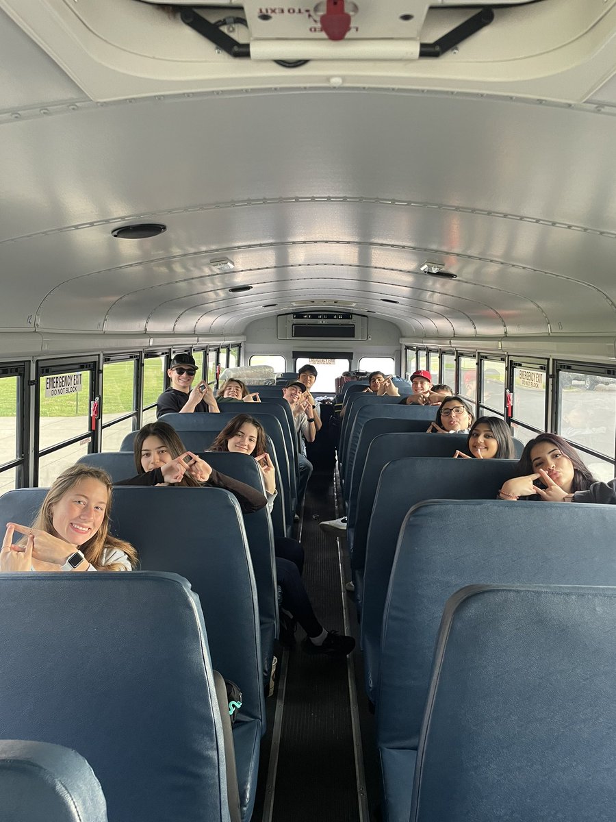 Blackman_DECA's tweet photo. And... Blackman DECA is off! Time to #Getheedge at ICDC 2023!! @BlackmanCte #Orlandobound #icdc #blackmandeca #decatn #decainc https://t.co/GoCAAc4rU5