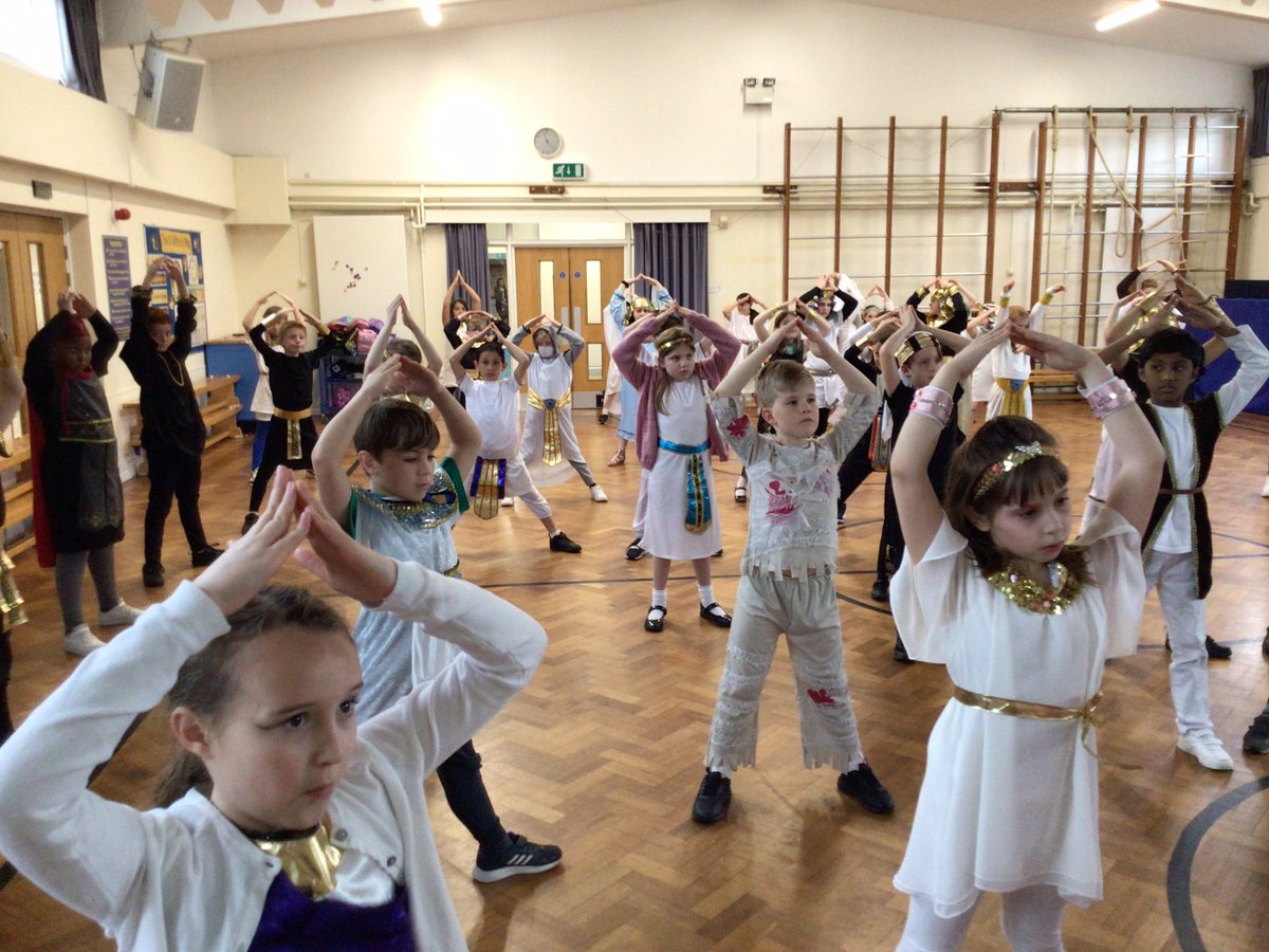 s_wilfrid's tweet photo. Year 4 have had a lovely day learning how to mummify tomatoes and dancing like an Egyptian. https://t.co/dwaJNbQ1CZ