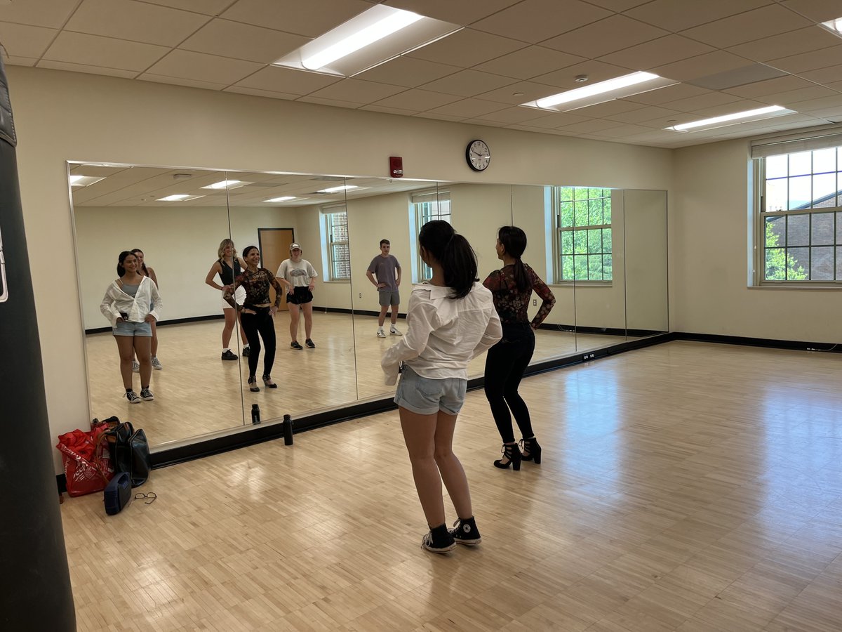 WFUSpanItal's tweet photo. ¡Bailando Bachata con Alejandra Dore! https://t.co/g5KeeJ5cJ9