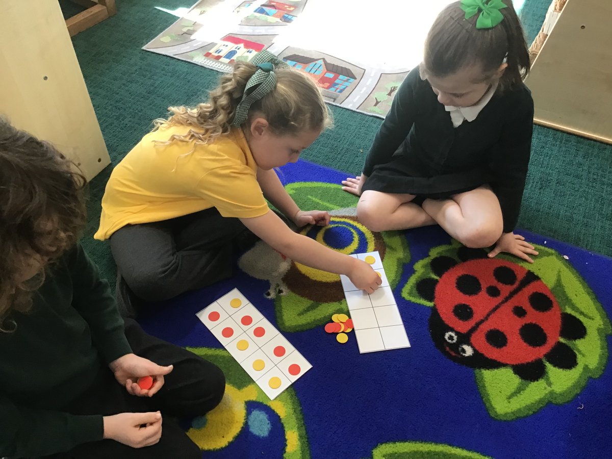 ReceptionHGPA's tweet photo. In maths this week we are learning about building numbers to 20. We used two tens frames and counters to explore the “ten and some more” of numbers 11, 12, 13, 14 and 15. #HardwickGreenPA #HardwickEYFS #HardwickMaths https://t.co/XARz82kceM